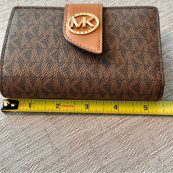 Michael Kors Signature Brown Acorn Greenwich Medium Tab Zip Around Wallet - Picture 12 of 13